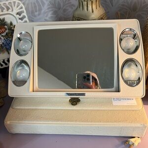 Vintage Makeup Mirror with Lights